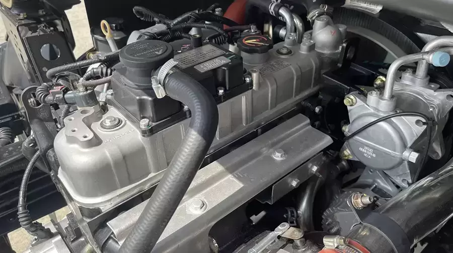 Động cơ ISUZU mạnh mẽ và bền bỉ